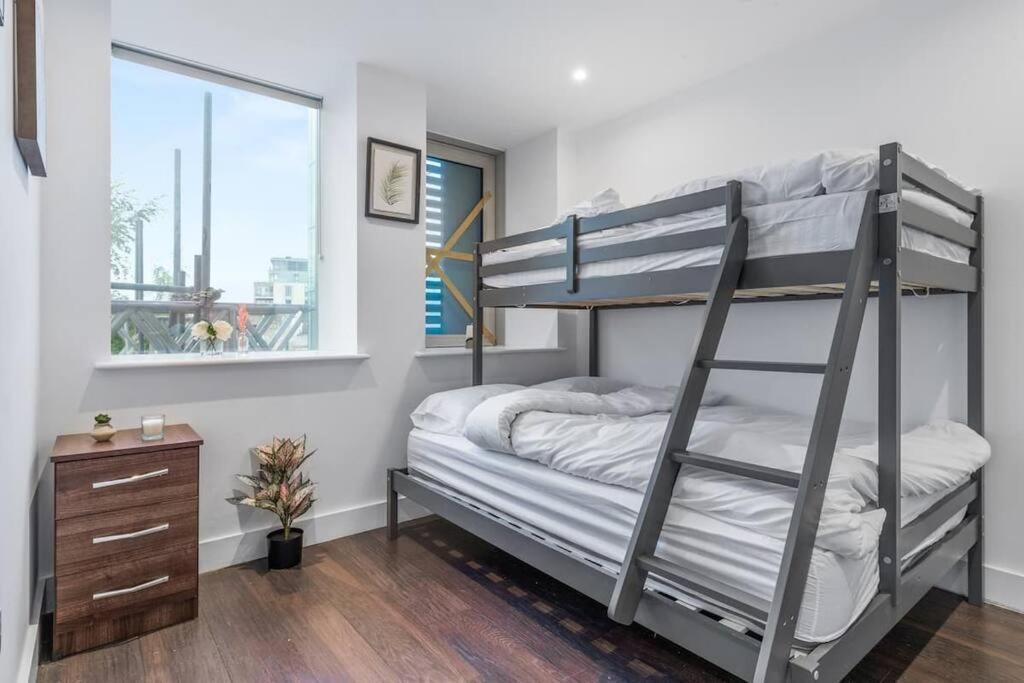 Sleep 7 20 Mins From London Waterloo Bp65 Appartement Buitenkant foto