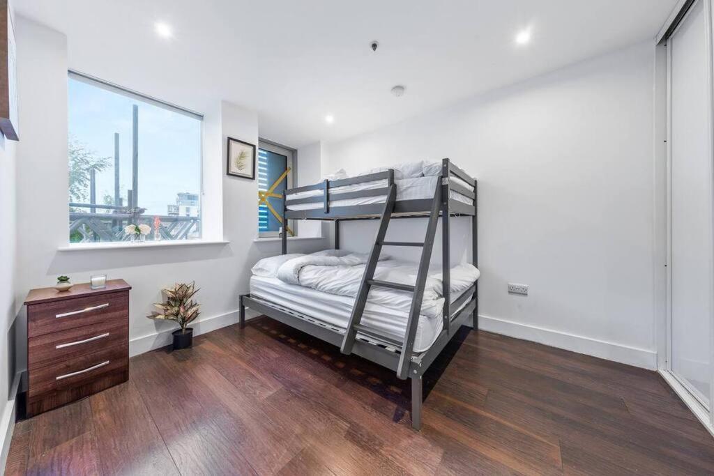 Sleep 7 20 Mins From London Waterloo Bp65 Appartement Buitenkant foto