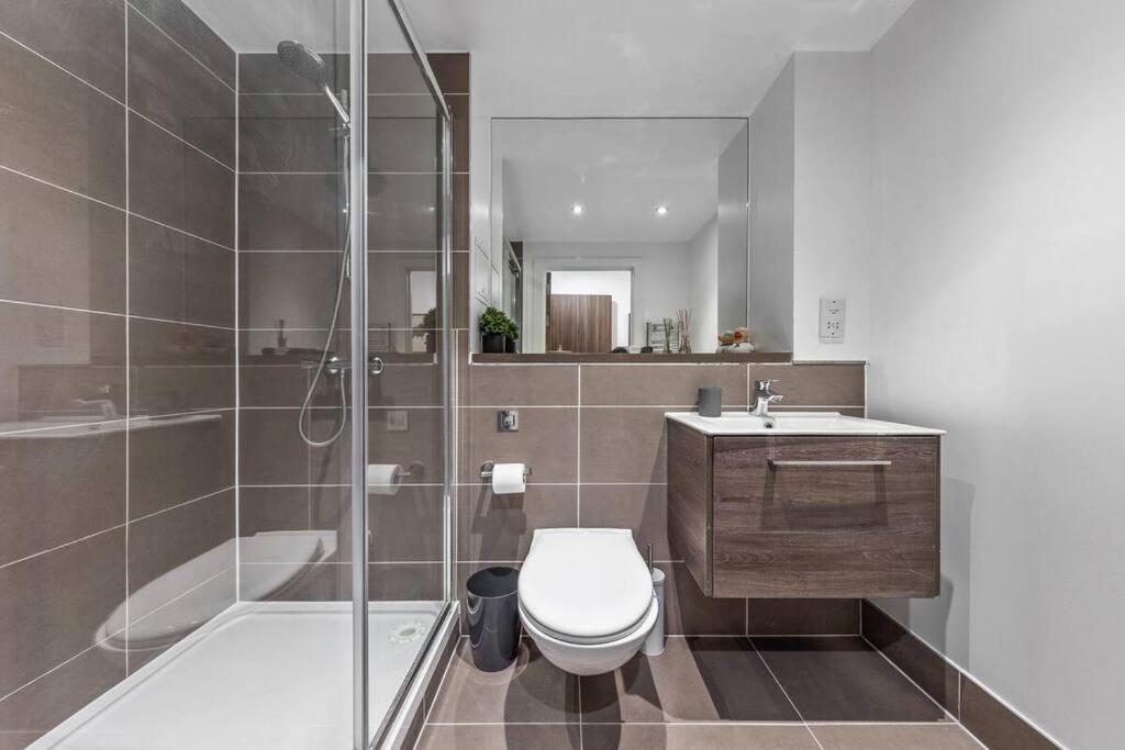 Sleep 7 20 Mins From London Waterloo Bp65 Appartement Buitenkant foto