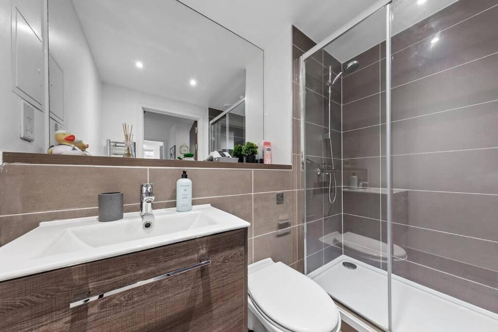 Sleep 7 20 Mins From London Waterloo Bp65 Appartement Buitenkant foto