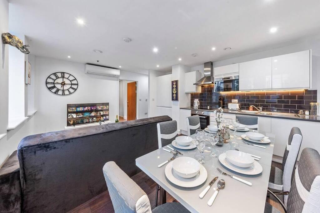 Sleep 7 20 Mins From London Waterloo Bp65 Appartement Buitenkant foto