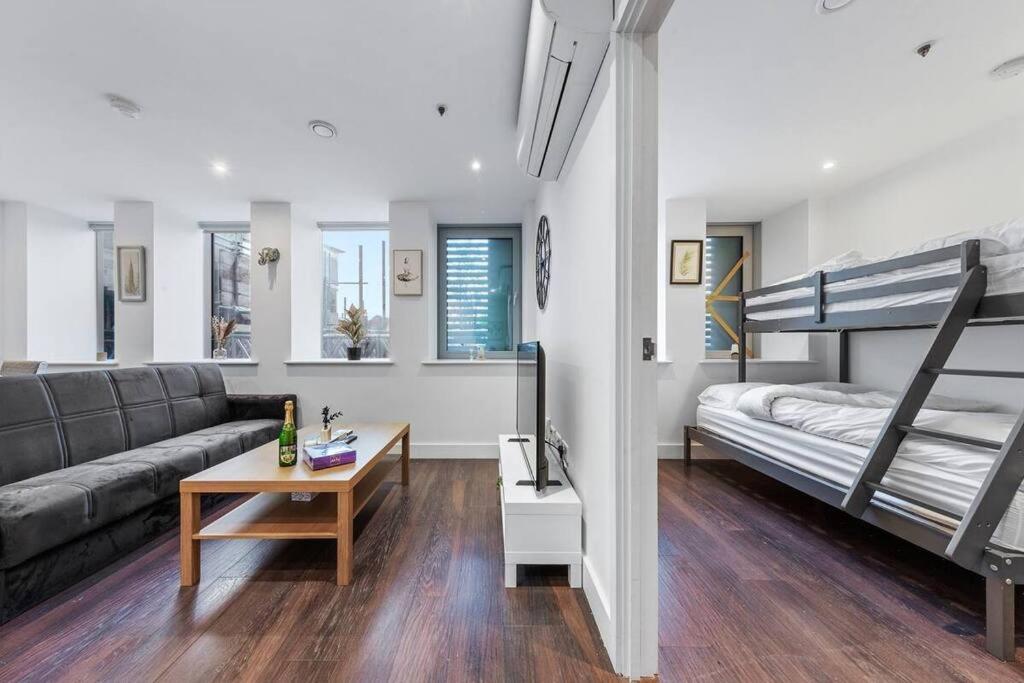 Sleep 7 20 Mins From London Waterloo Bp65 Appartement Buitenkant foto